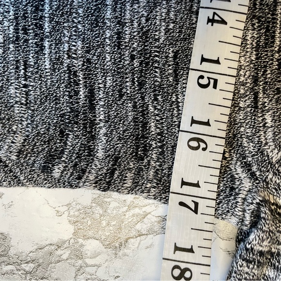 Logo Lori Goldstein Gray Black Cashmere Blend Sweatshirt Size XS Trendy fits - Picture 8 of 8